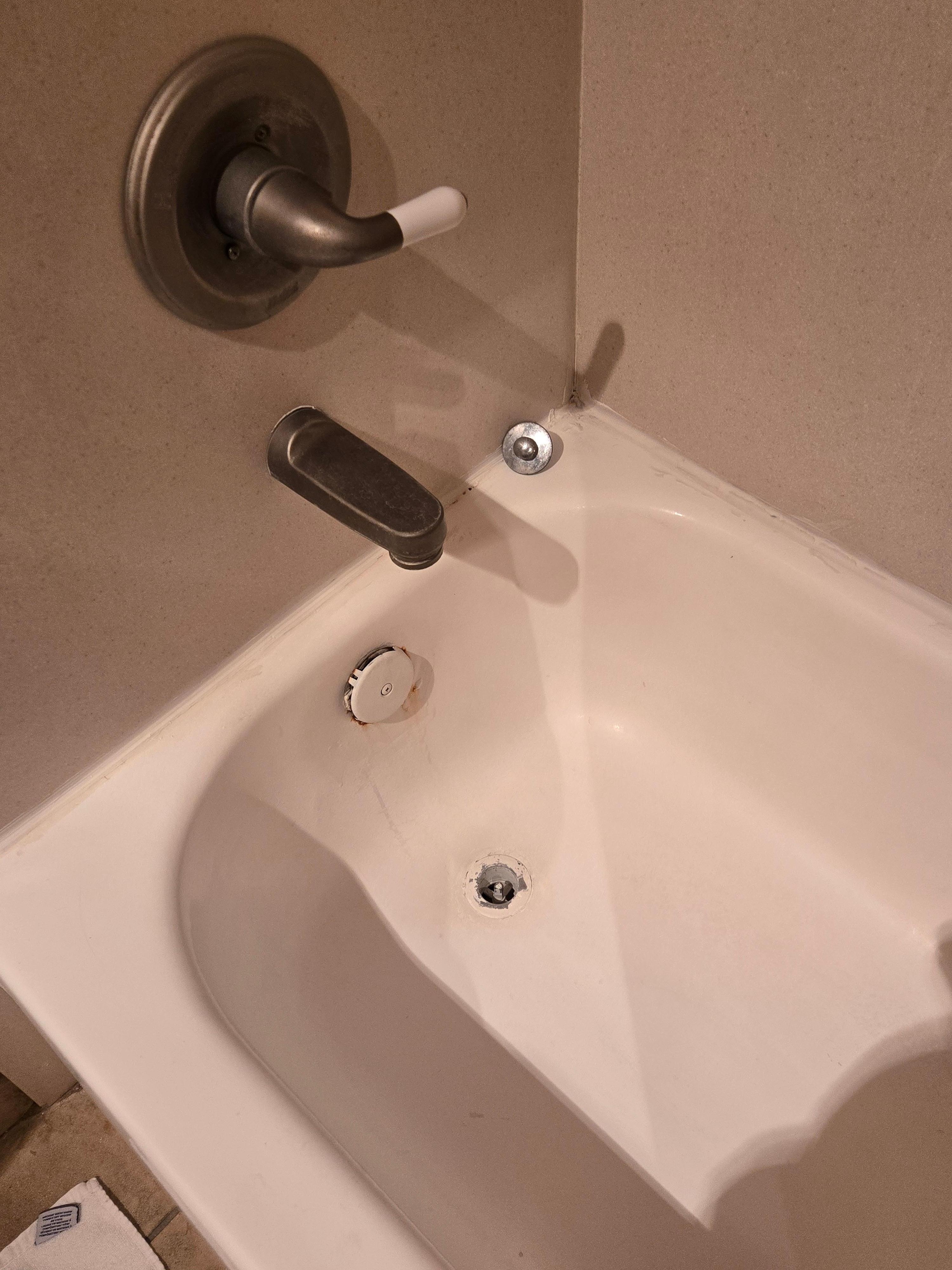 Bath tub in poor condition