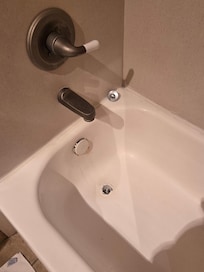 Bath tub in poor condition