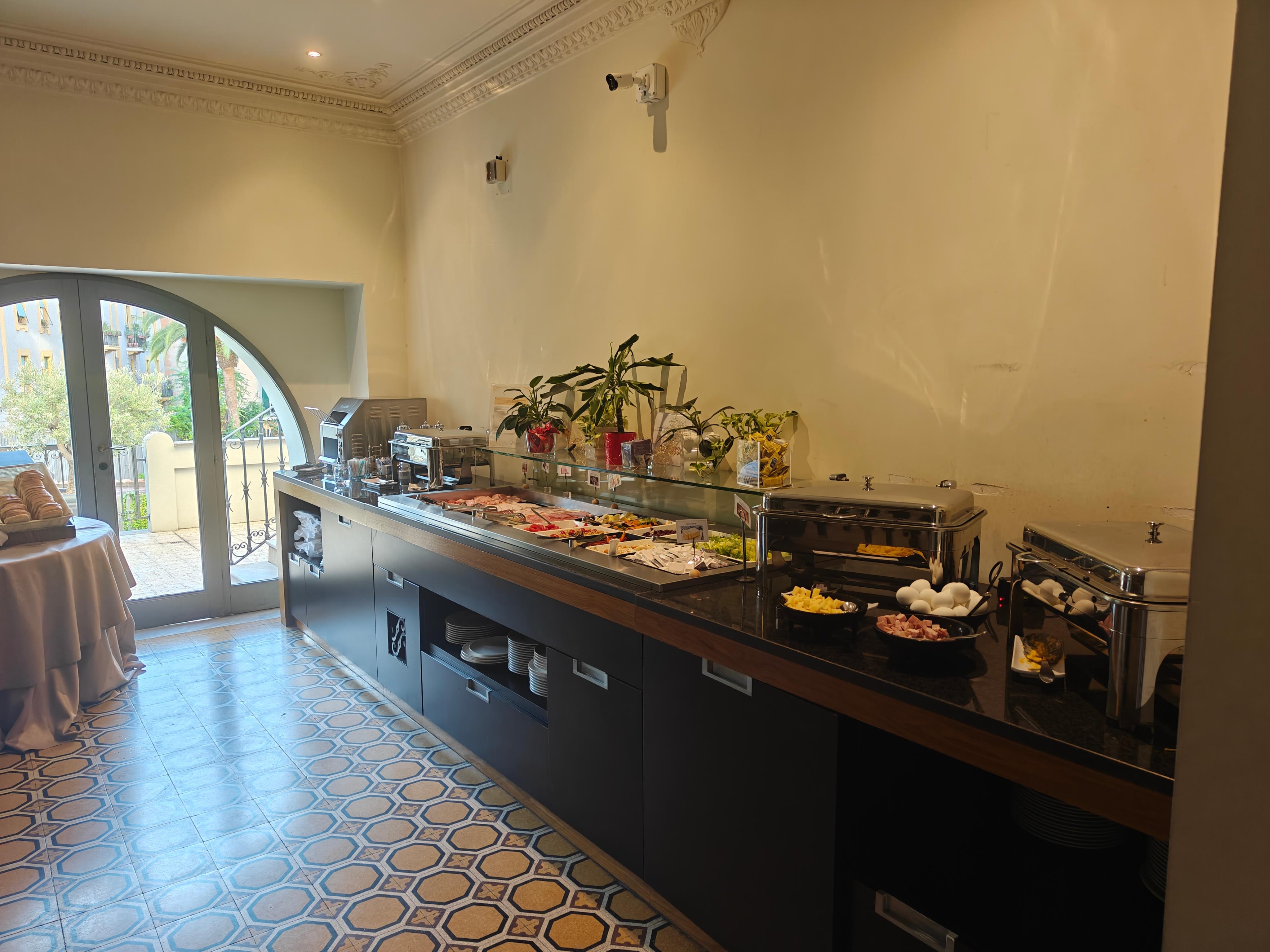 Genoeg keus bij beleg en broodjes.