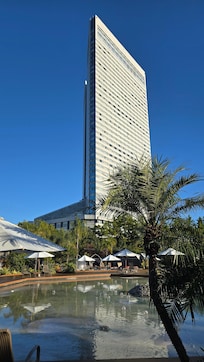 朝イチの涼しげなタワー