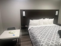 King bed w/fireplace