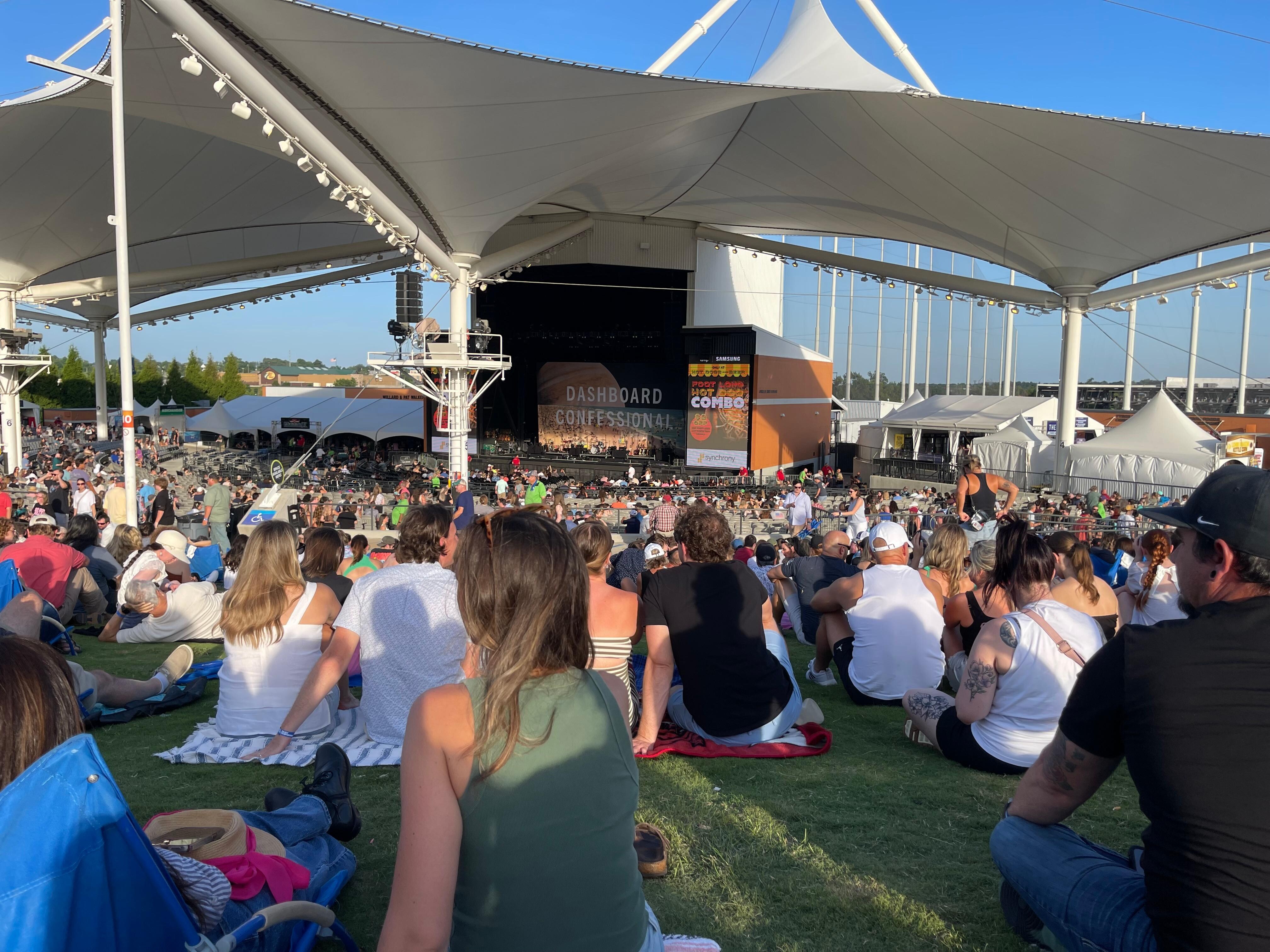 Only a 10 minute walk to the Walmart Amp Theater!