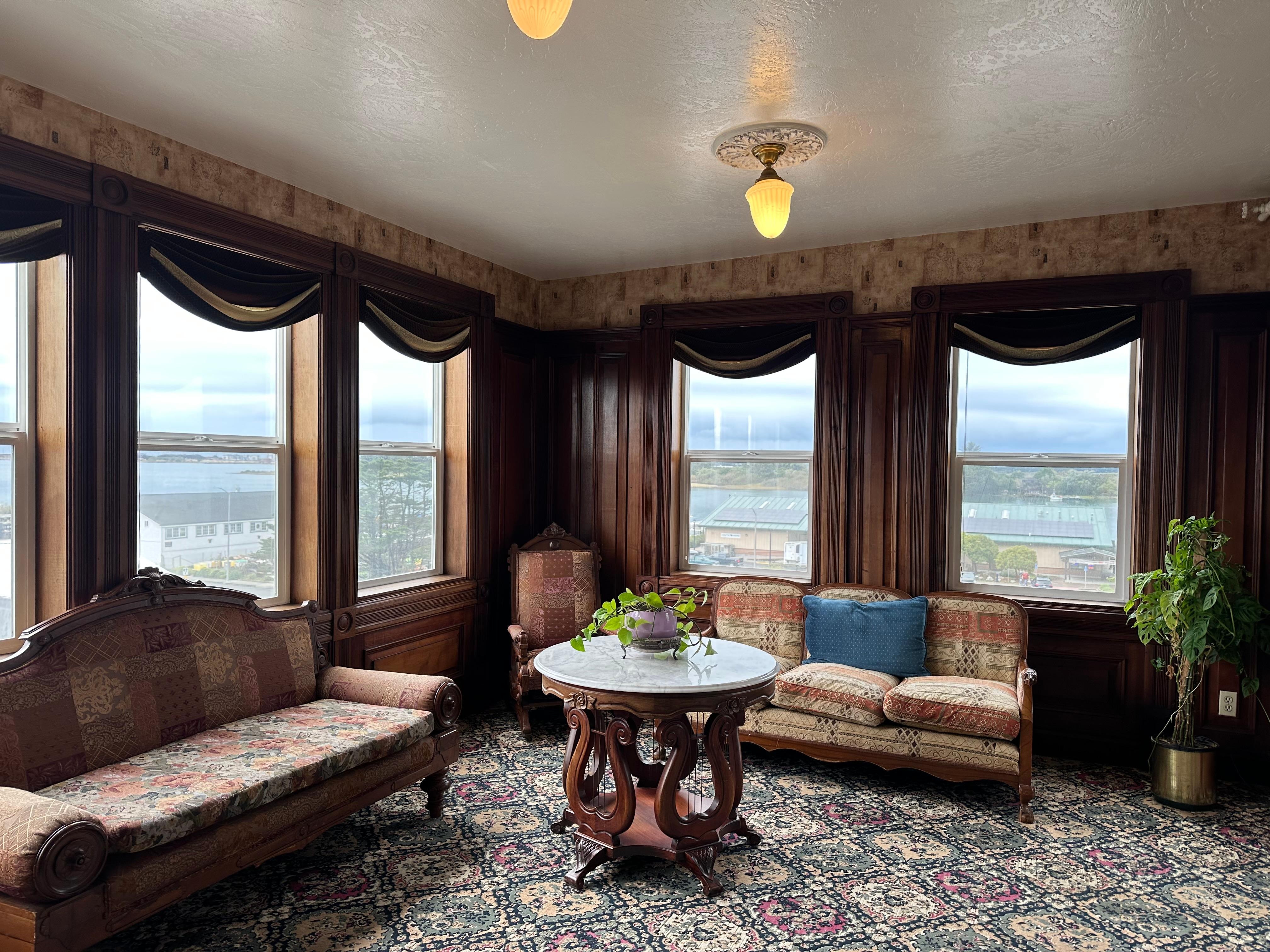 4th floor sitting room. 