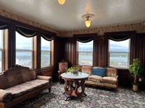4th floor sitting room.