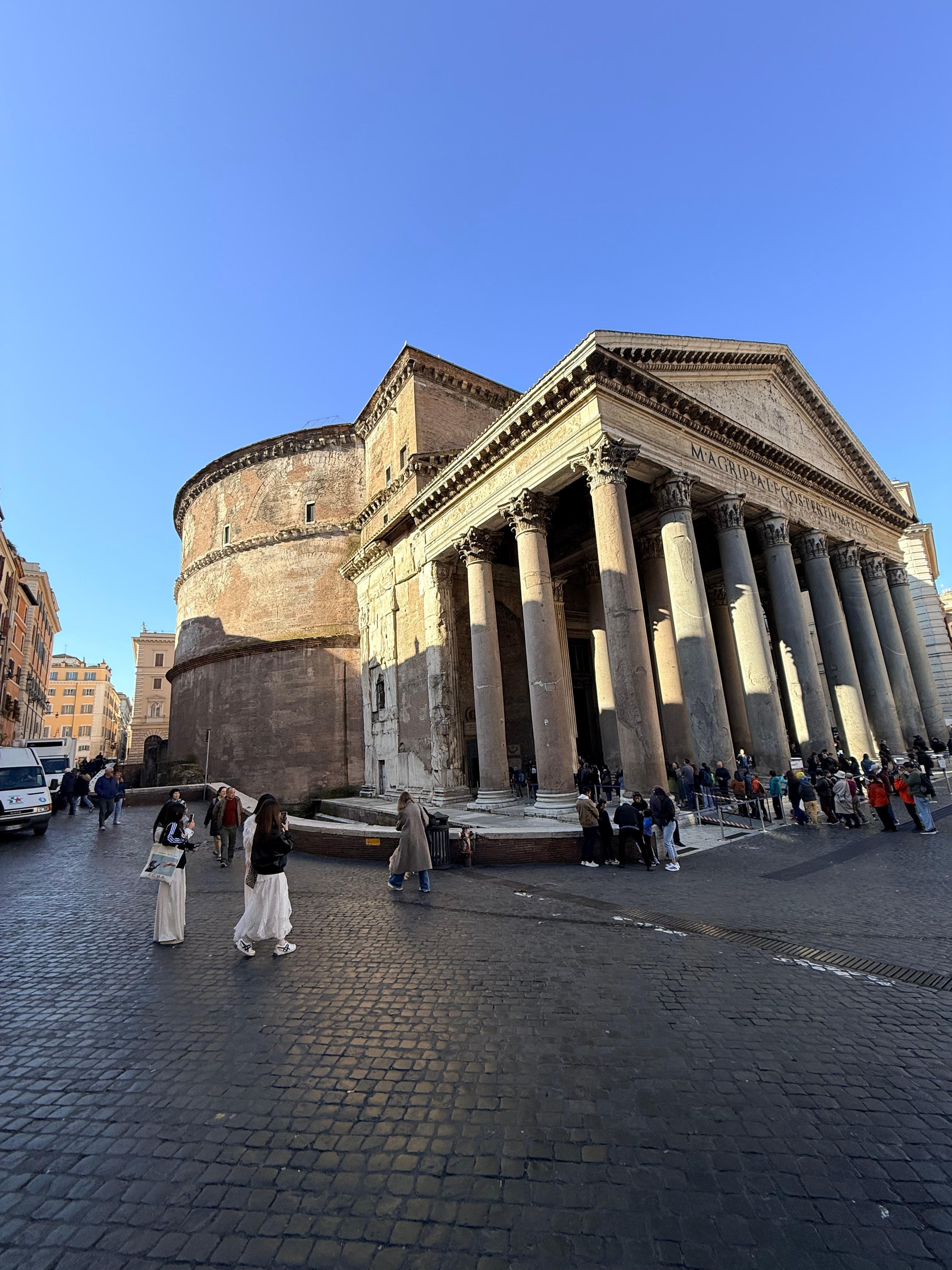 Walk to The Pantheon