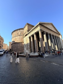 Walk to The Pantheon