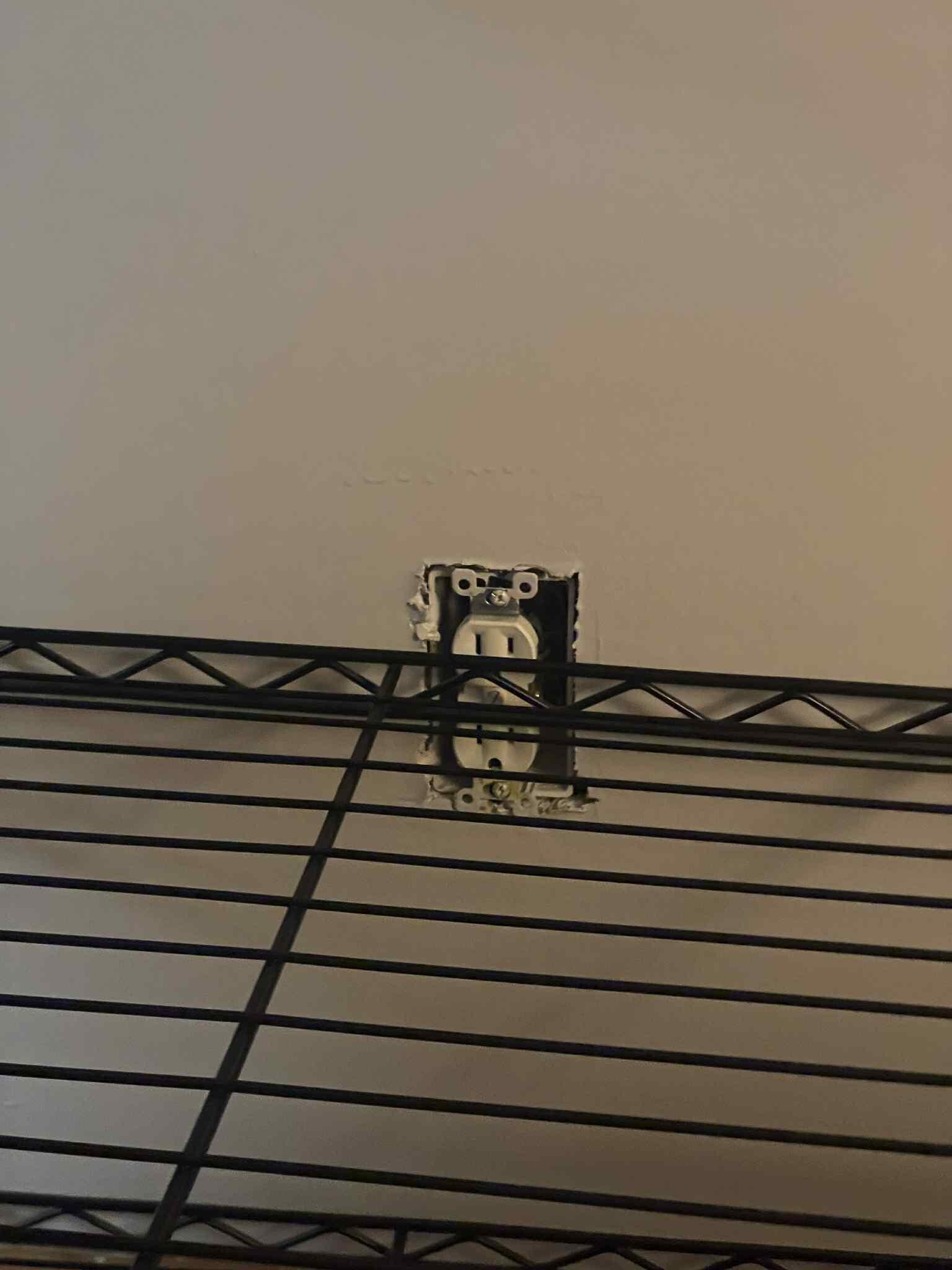 Exposed circuit with metal shelf 