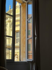 The view you get in the morning wile you have breakfast in bed