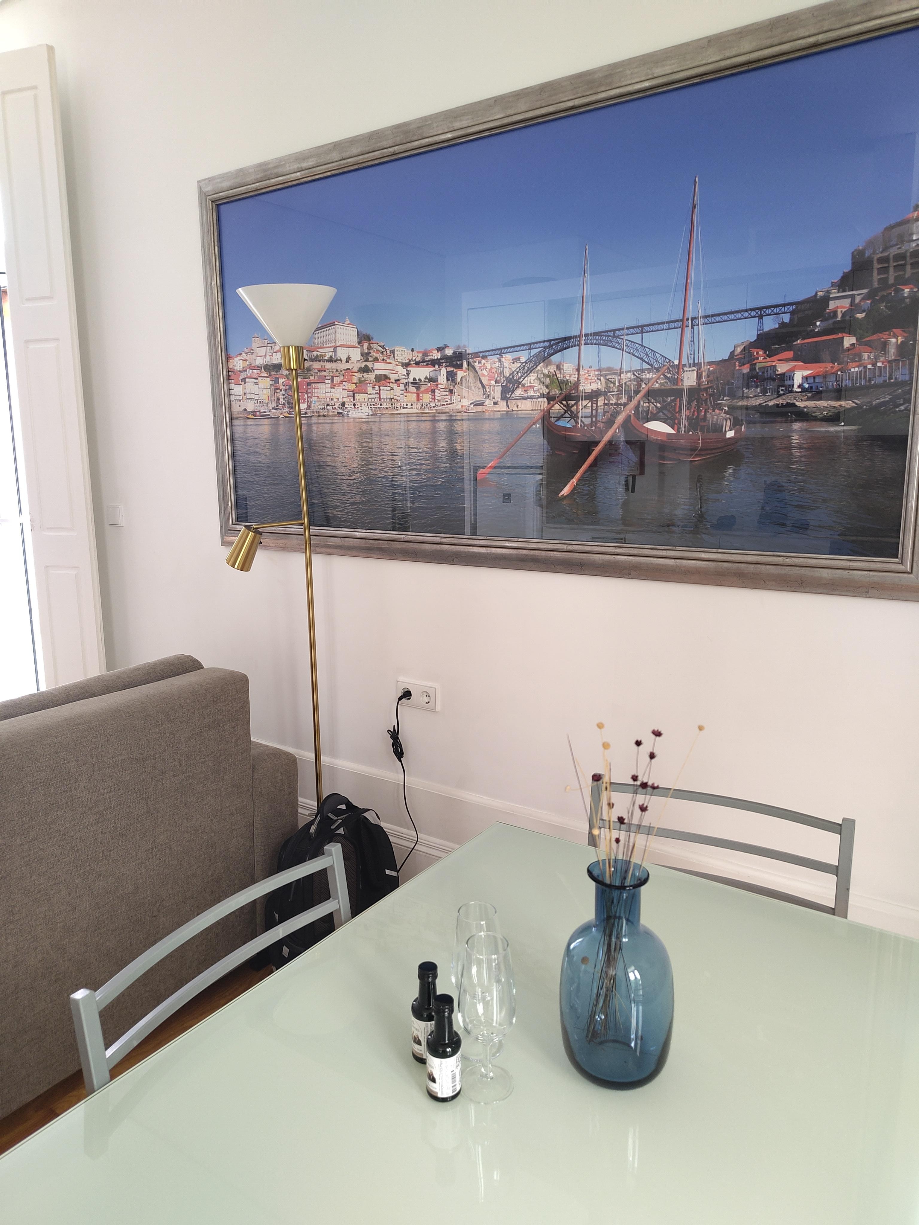 Essbereich mit Begrüßungsgeschenk und Infos