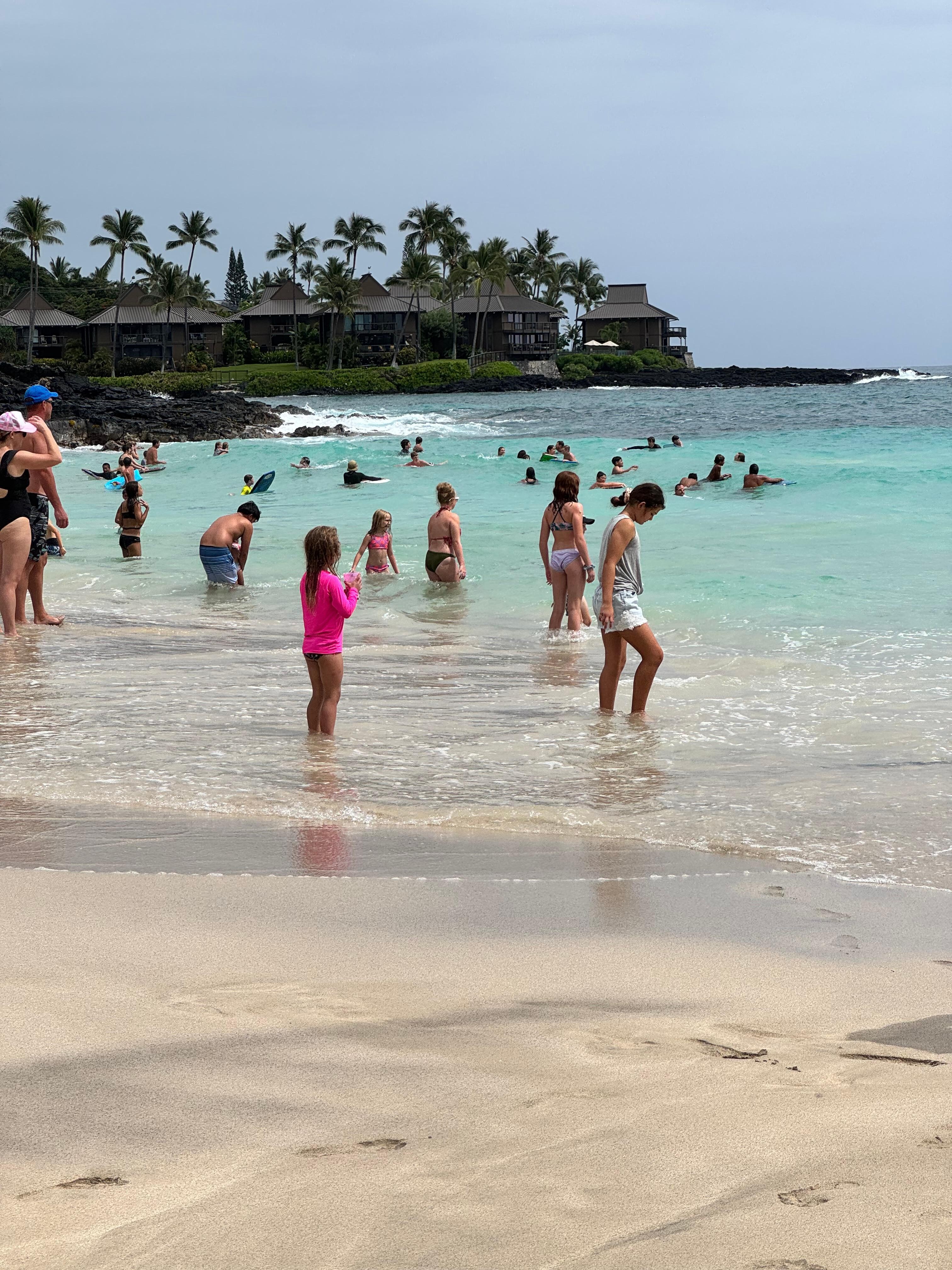 Condo was located near beaches, shopping, restaurants & easy to navigate.
