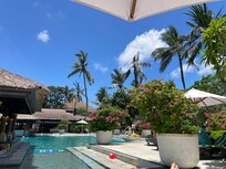 プールもきれいでくつろげます