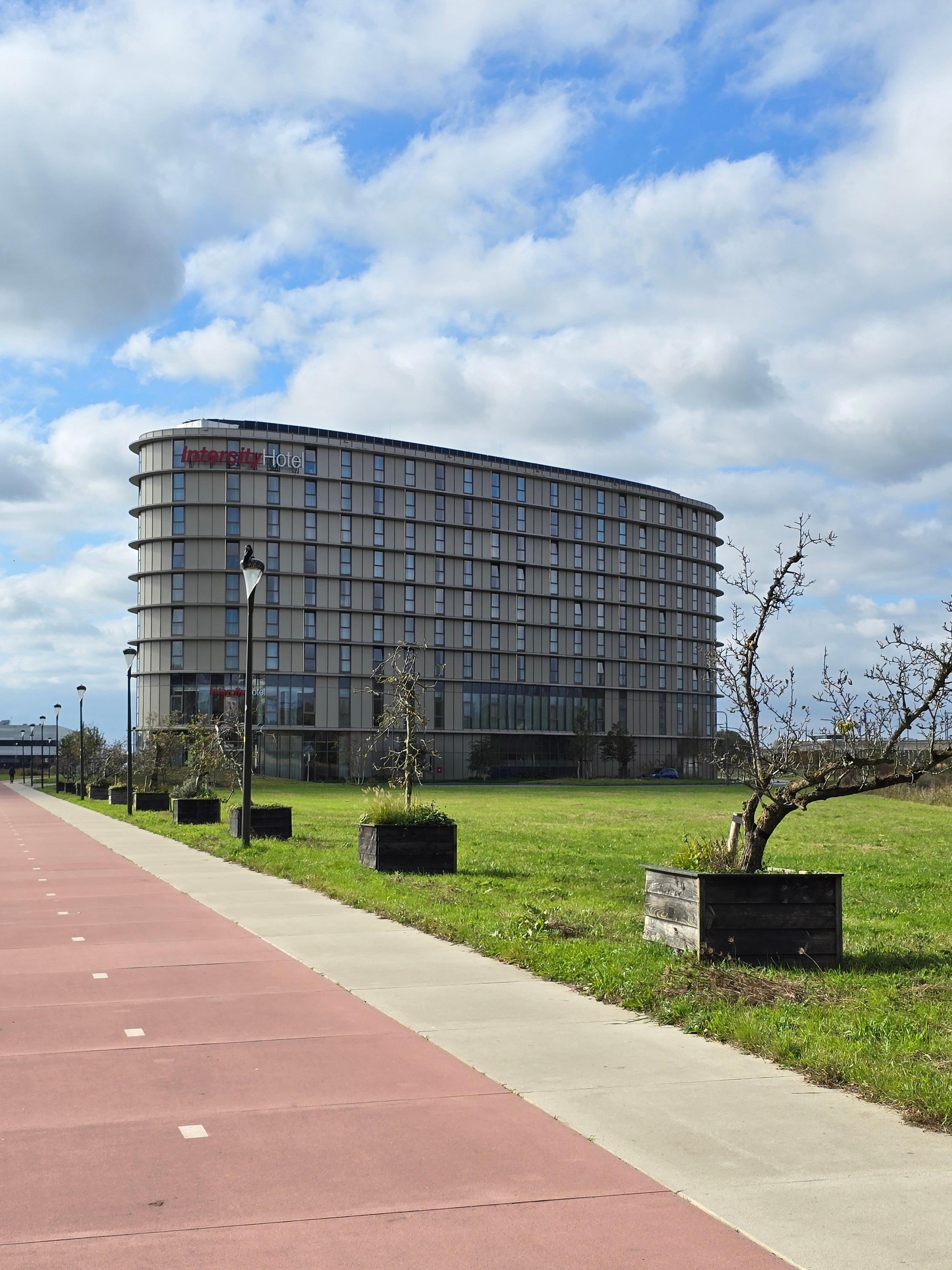 Hotel from path to train/bus station