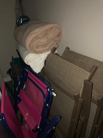 Worse dirty area, the blankets together with beach gadgets in the same closet