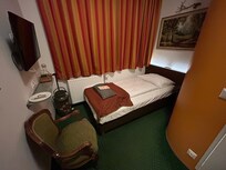 Bedroom - no storage