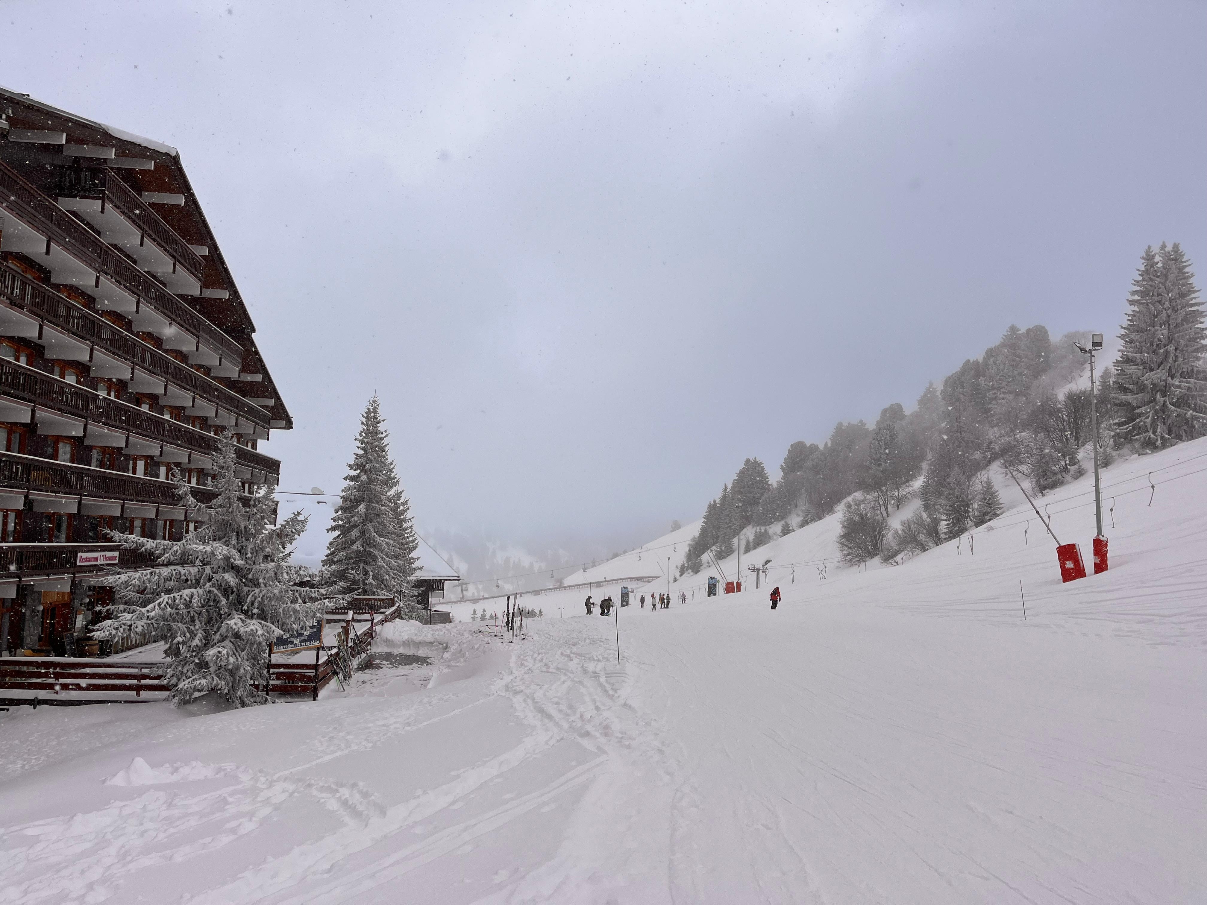 Piste achter apartement