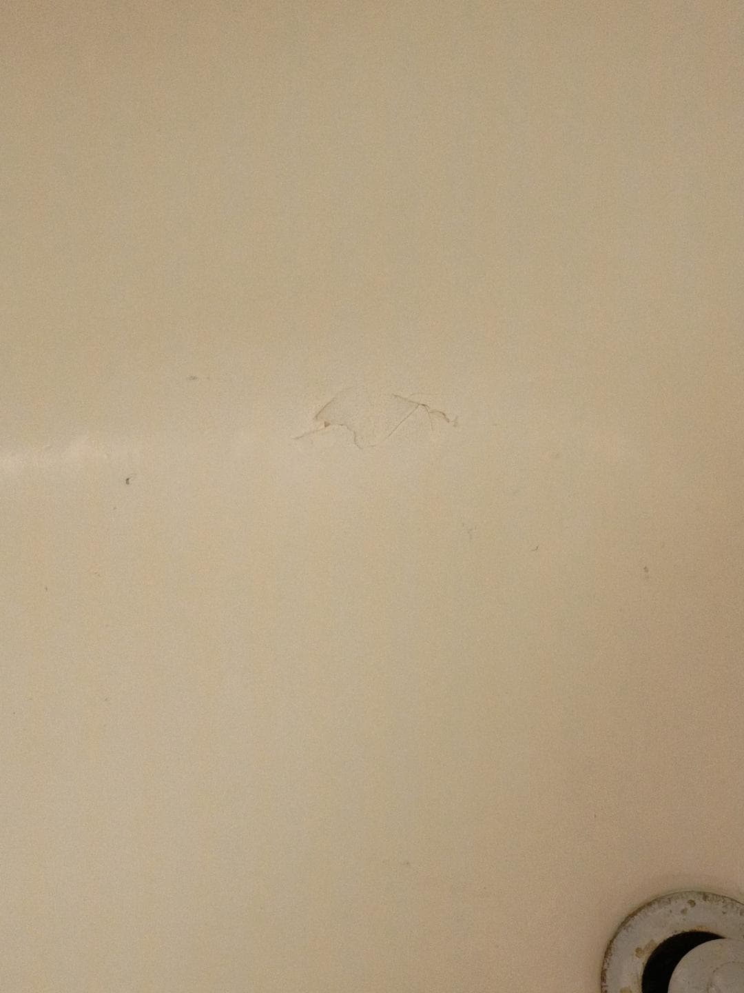Crack/hole in the tub