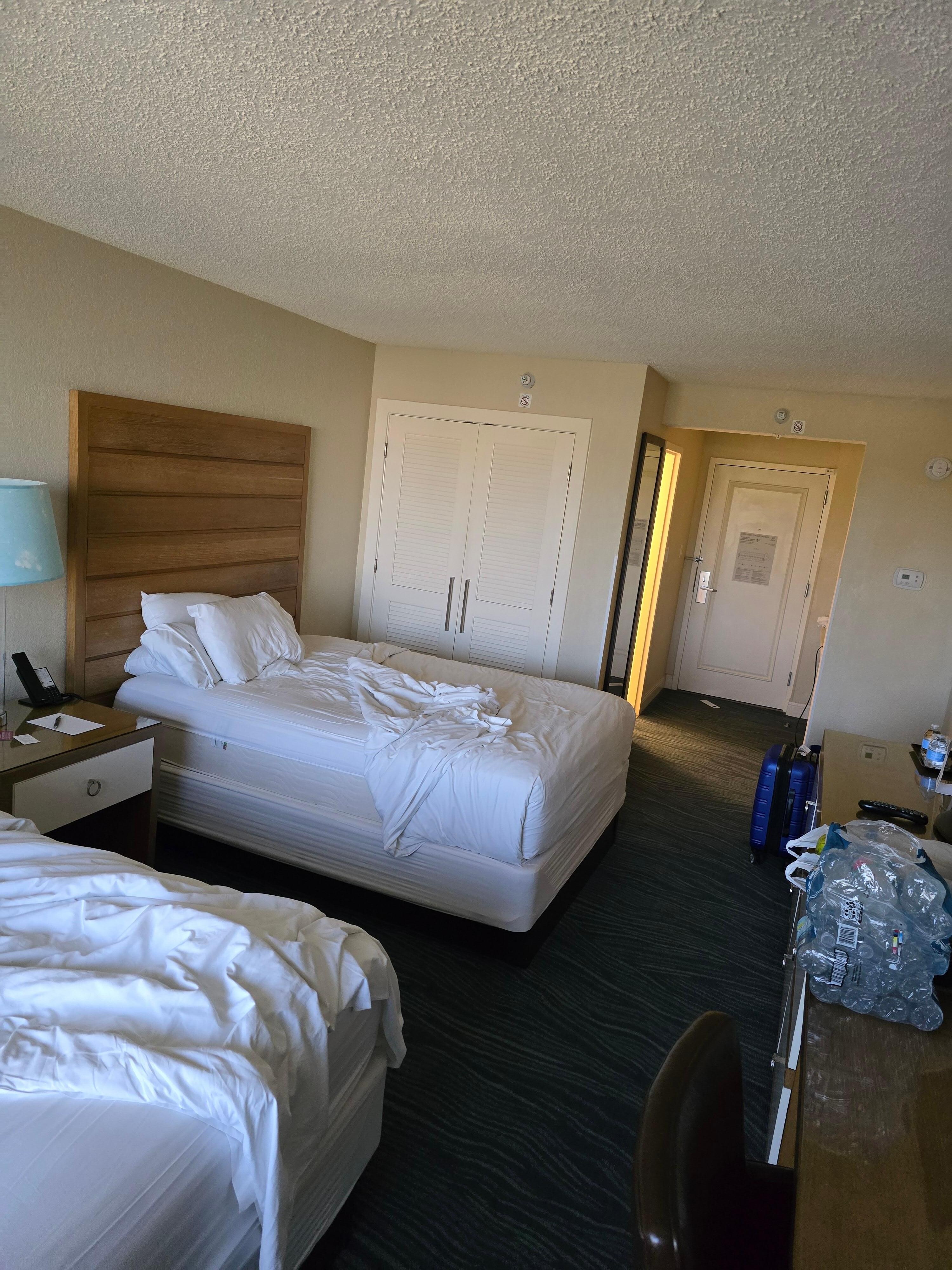 2 queen room (city view)