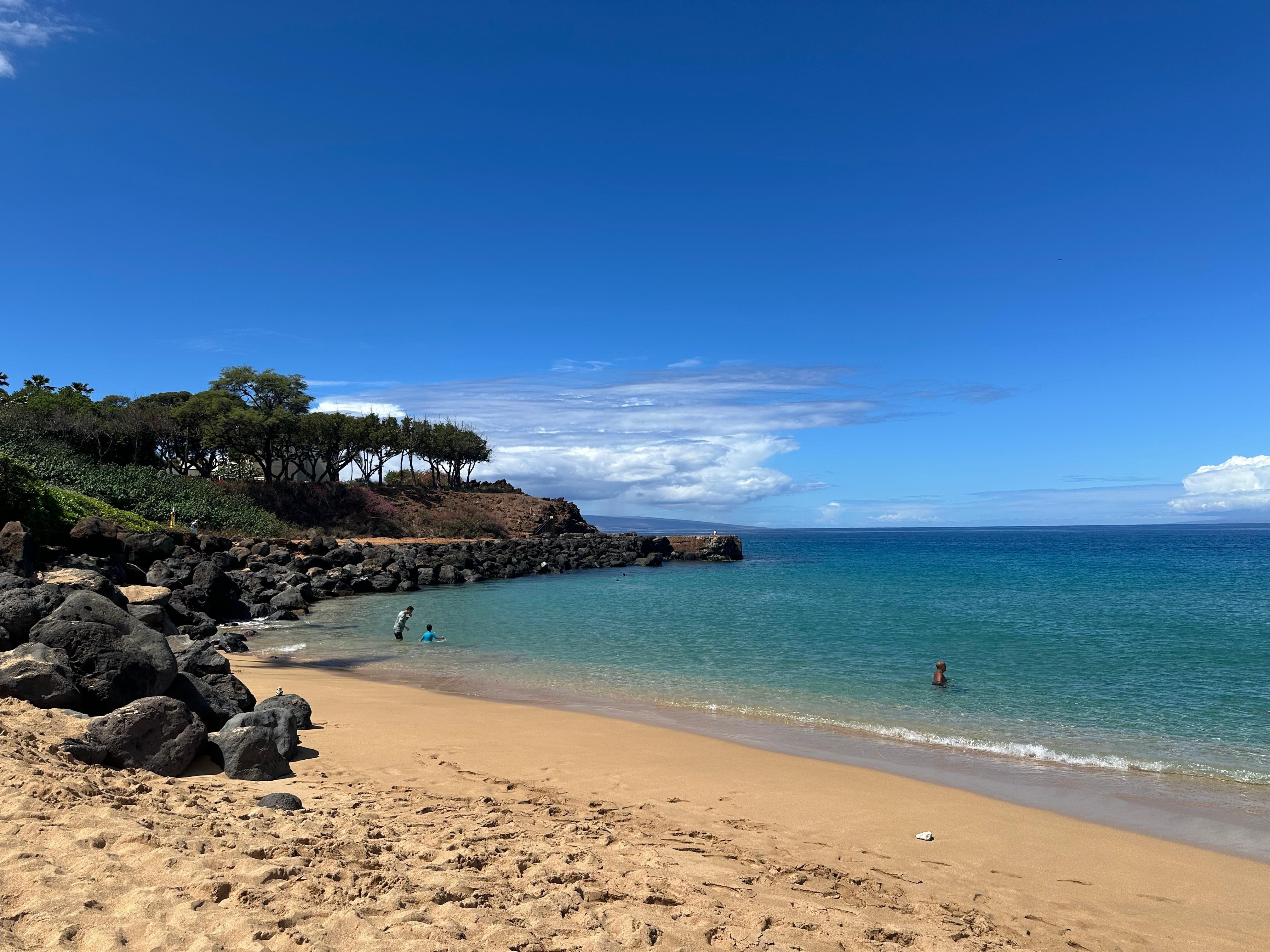 Maui ElDorado beach and cabana area. Snorkeling is grest