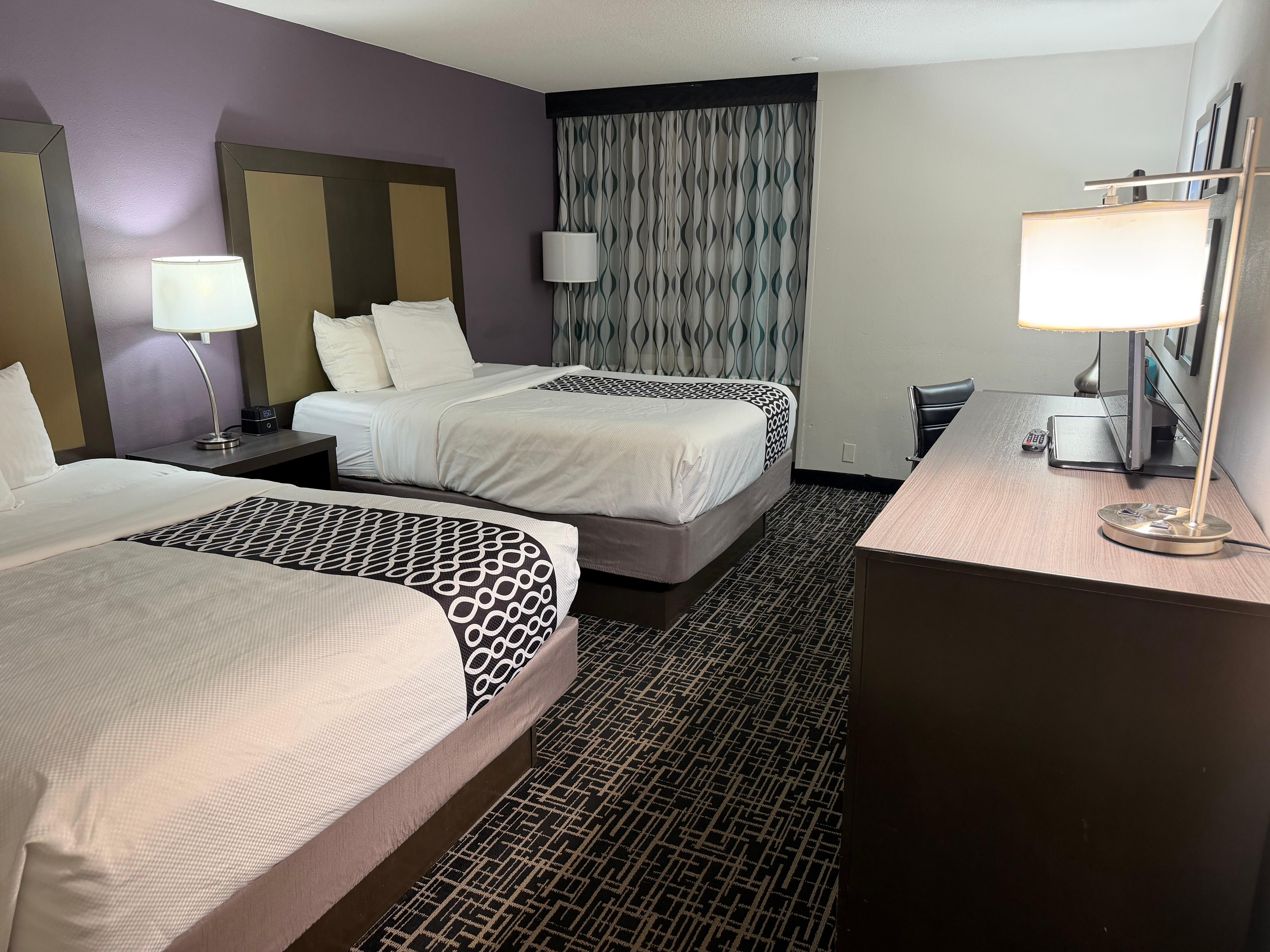 Double queen bed room