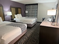 Double queen bed room