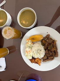 The luches and dinners are super economical and amazingly complete and tasty.