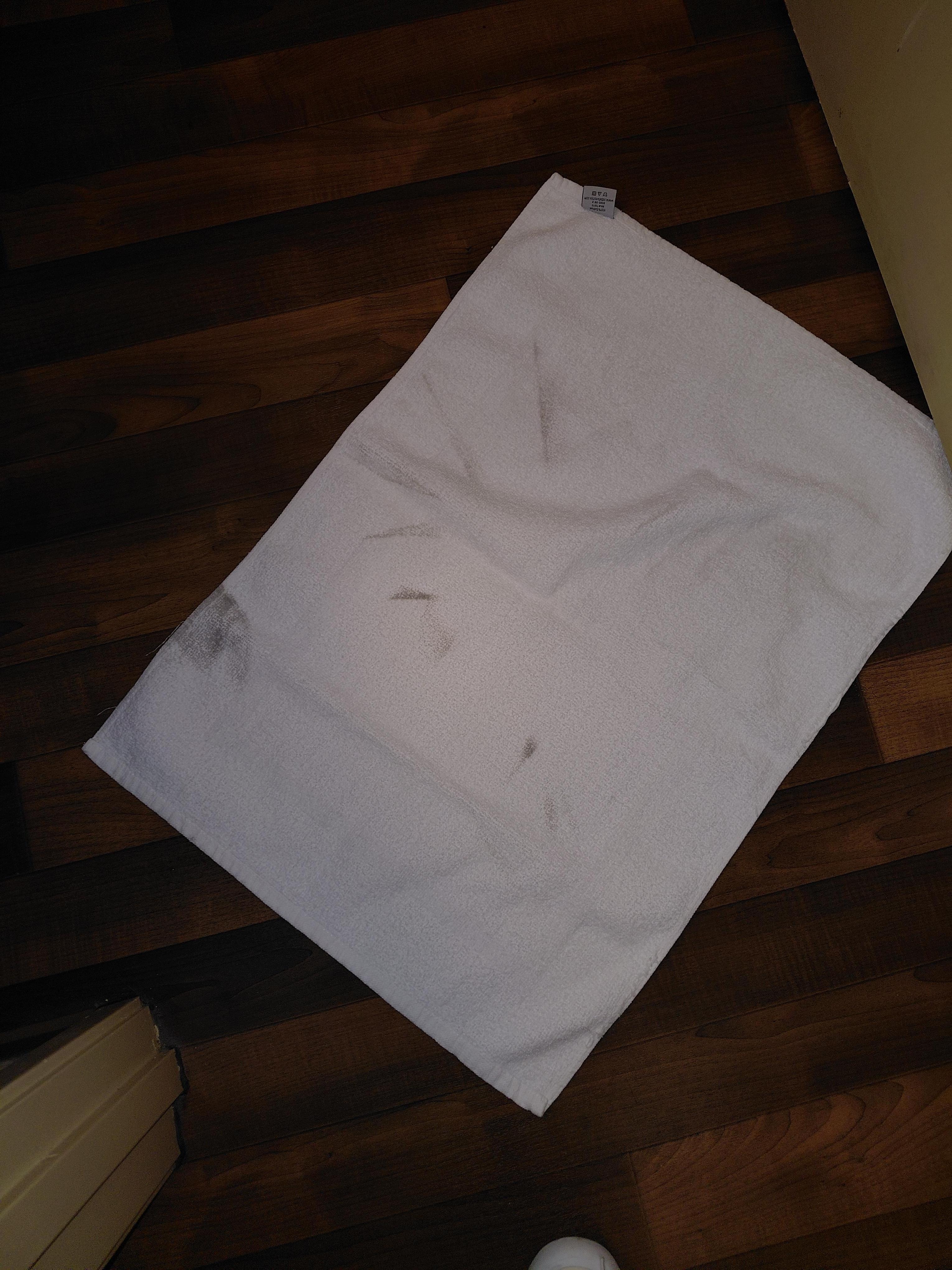 Dirty towels before use
