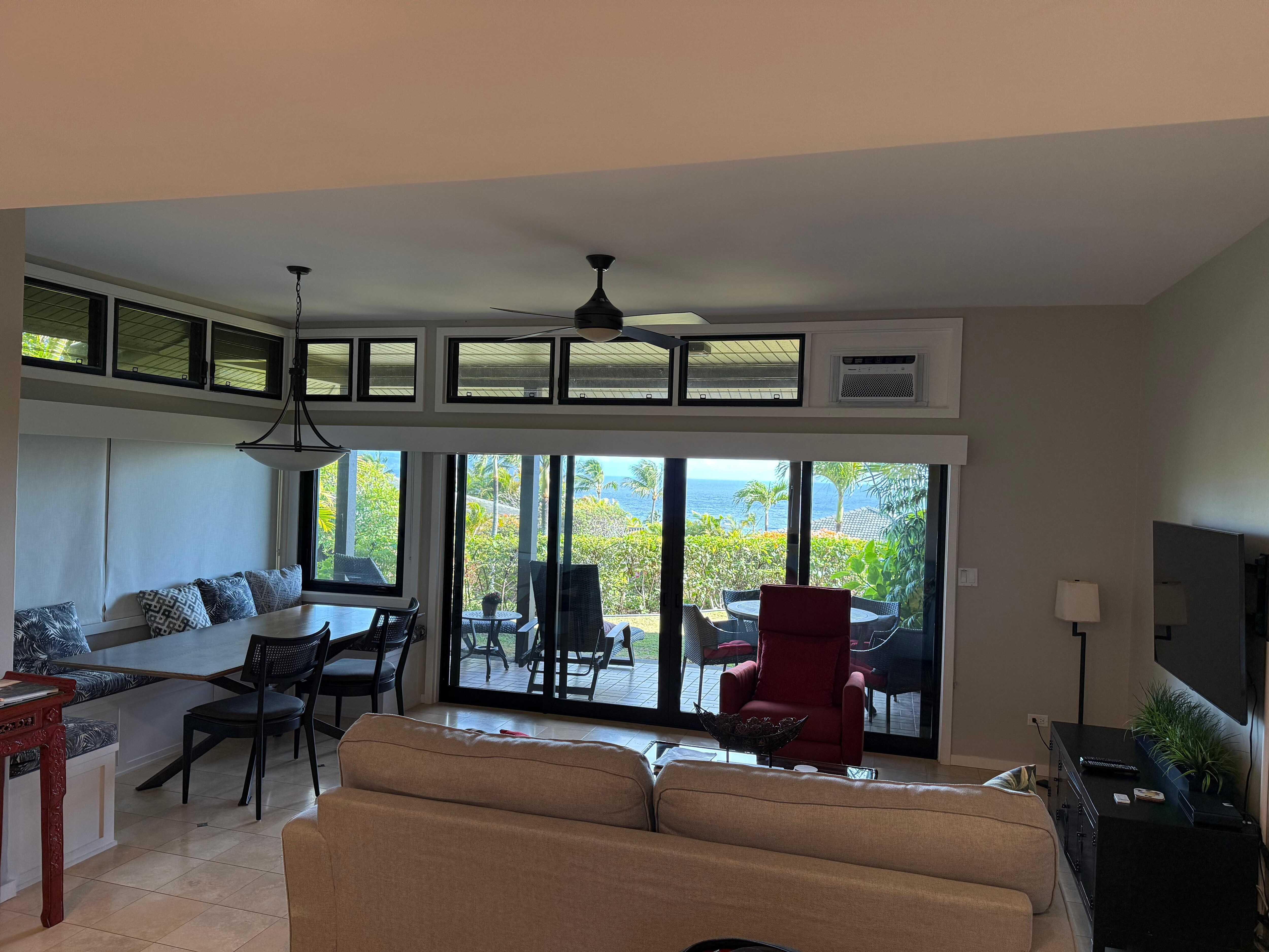 Spacious living & dining area