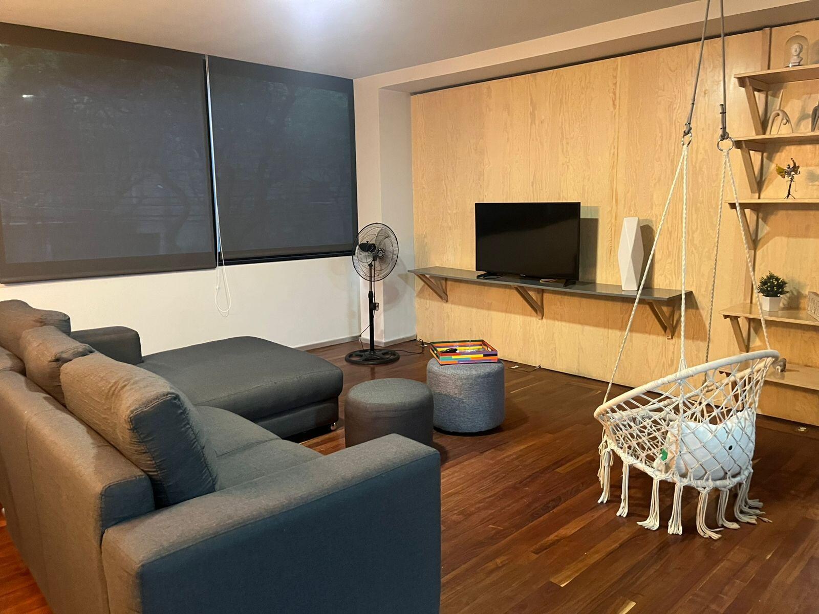 Living room, the TV has Netflix and other apps