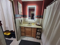 Very nice sink/shower area. Nice water pressure. Incinerator toilet was a 1st, but outside of it being new/different it was nice, clean, easy to use.