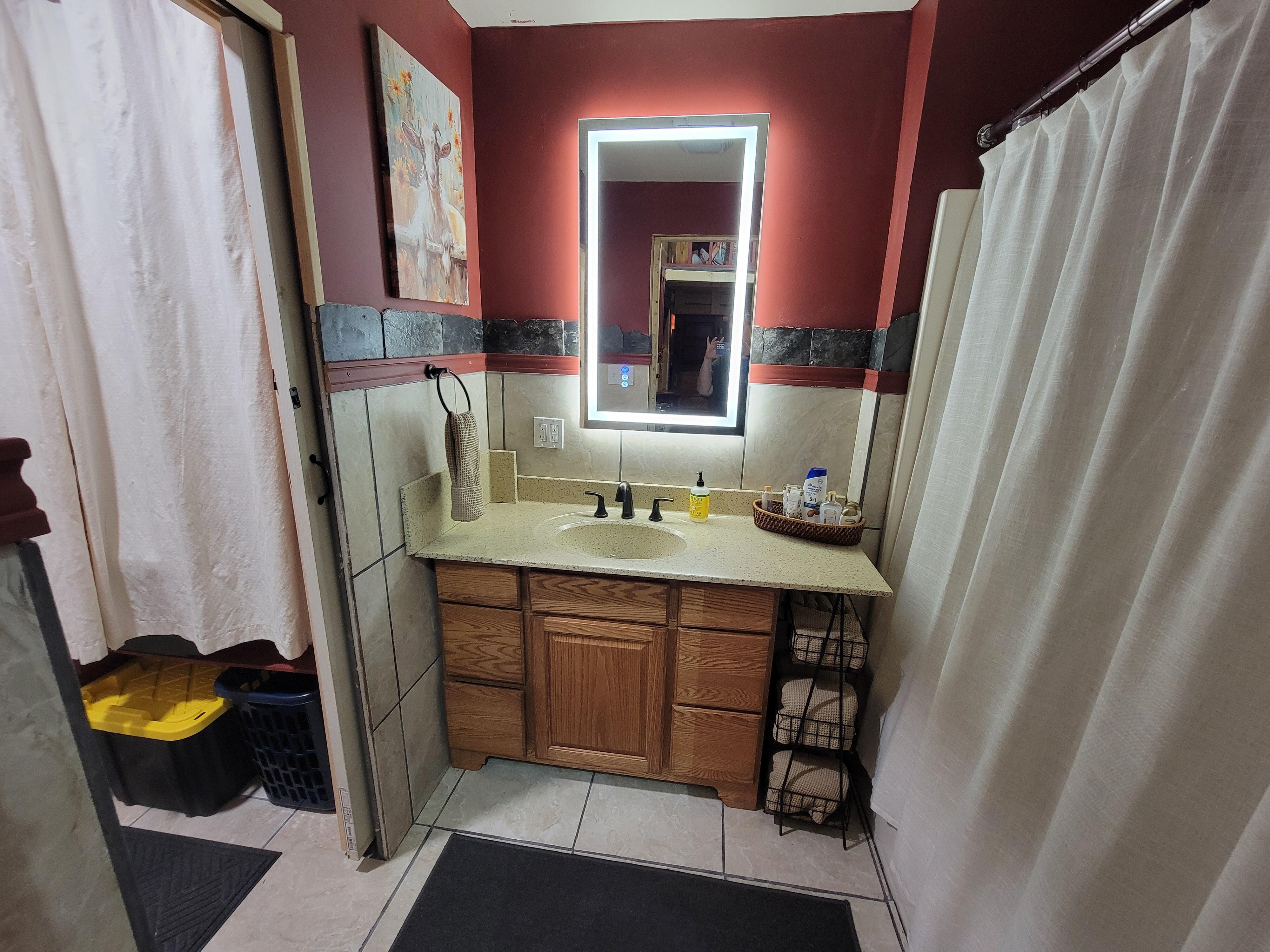 Very nice sink/shower area. Nice water pressure. Incinerator toilet was a 1st, but outside of it being new/different it was nice, clean, easy to use.