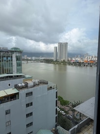 リバービューではありますが、ドラゴンブリッジとは反対側でした