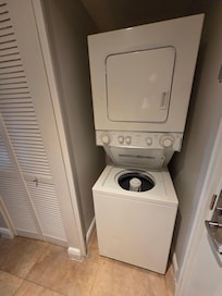 Washer/Dryer in entry