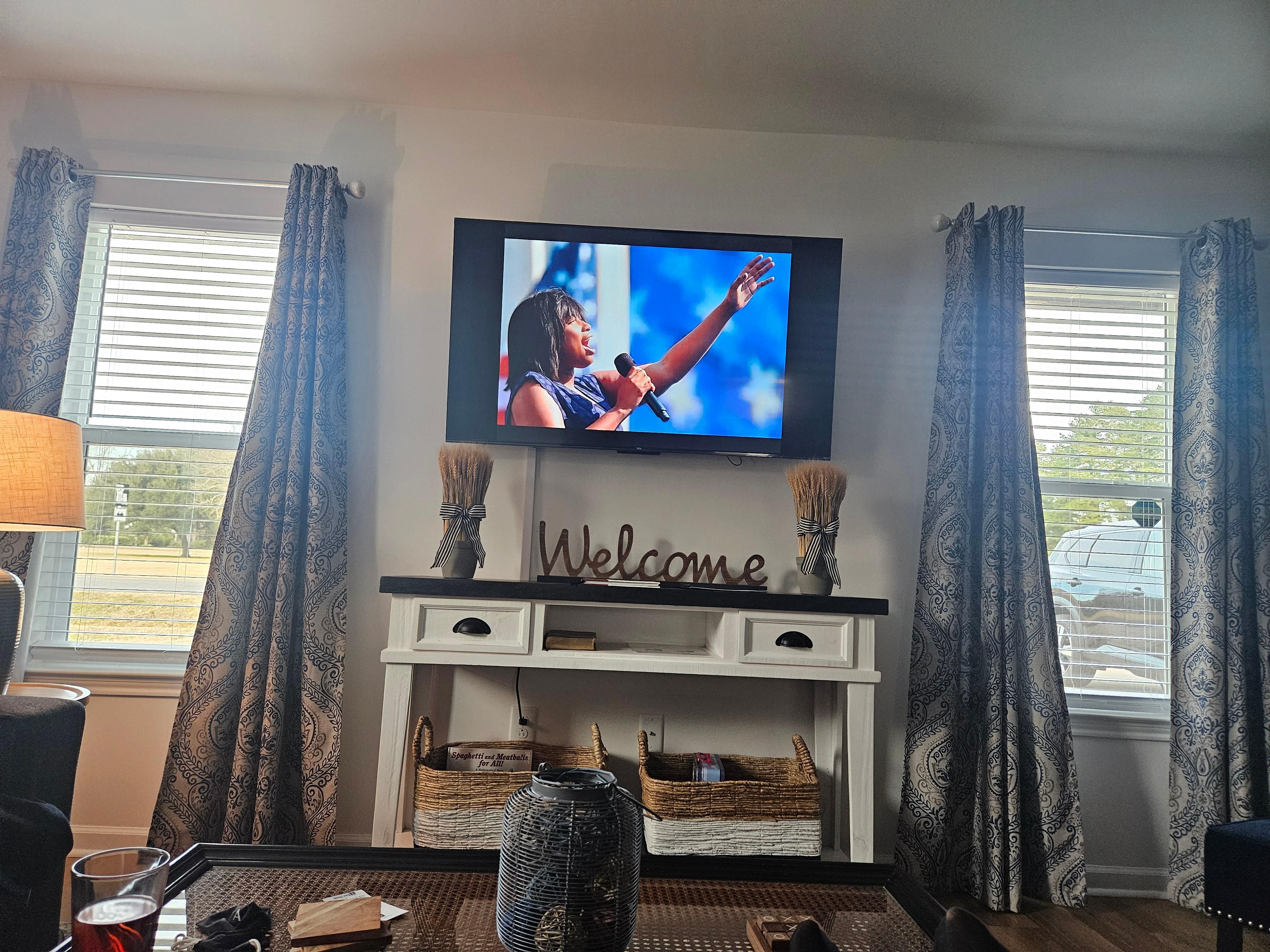 Television was clear and had any channel you needed. Living room was so cozy. 