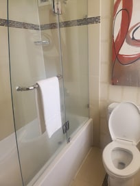 Shower foldable door does not fully cover space, water comes thru mid section