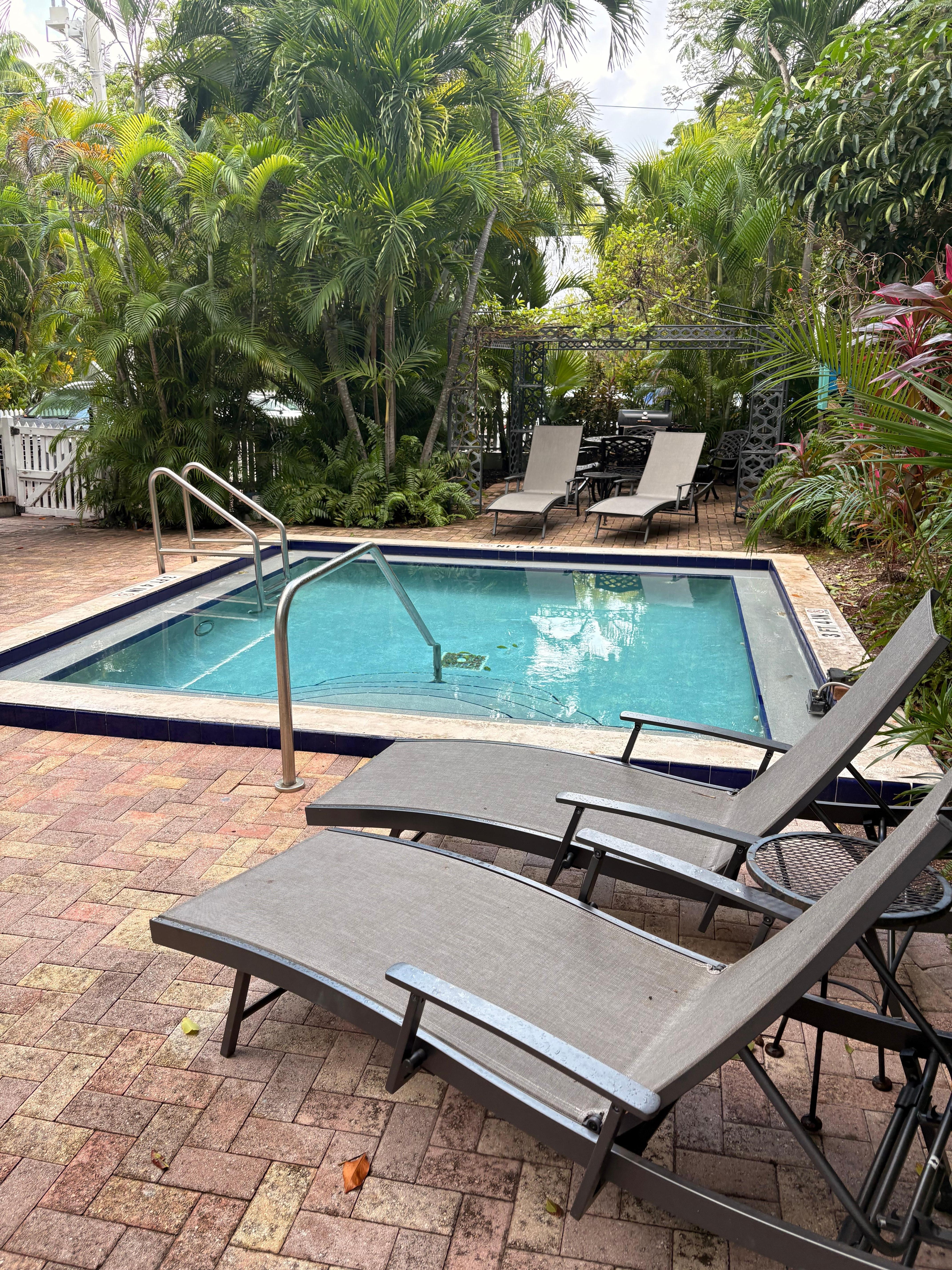 Heated and lit pool was great in the evening to wind down.