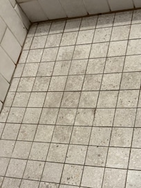 Mater bath shower floor that Vacasa”s response was that it was “verified clean by local staff.”