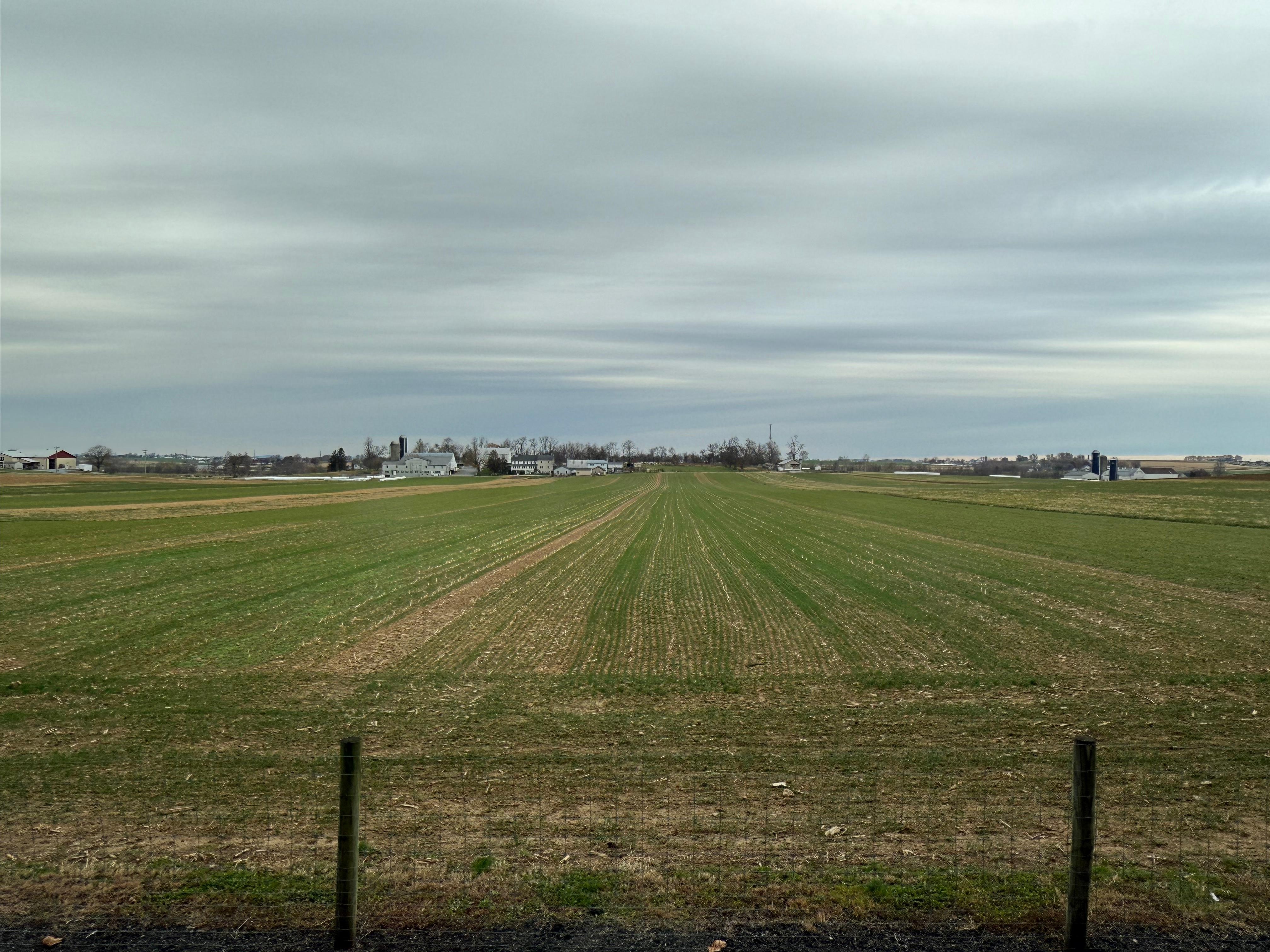 View of Amish farms .