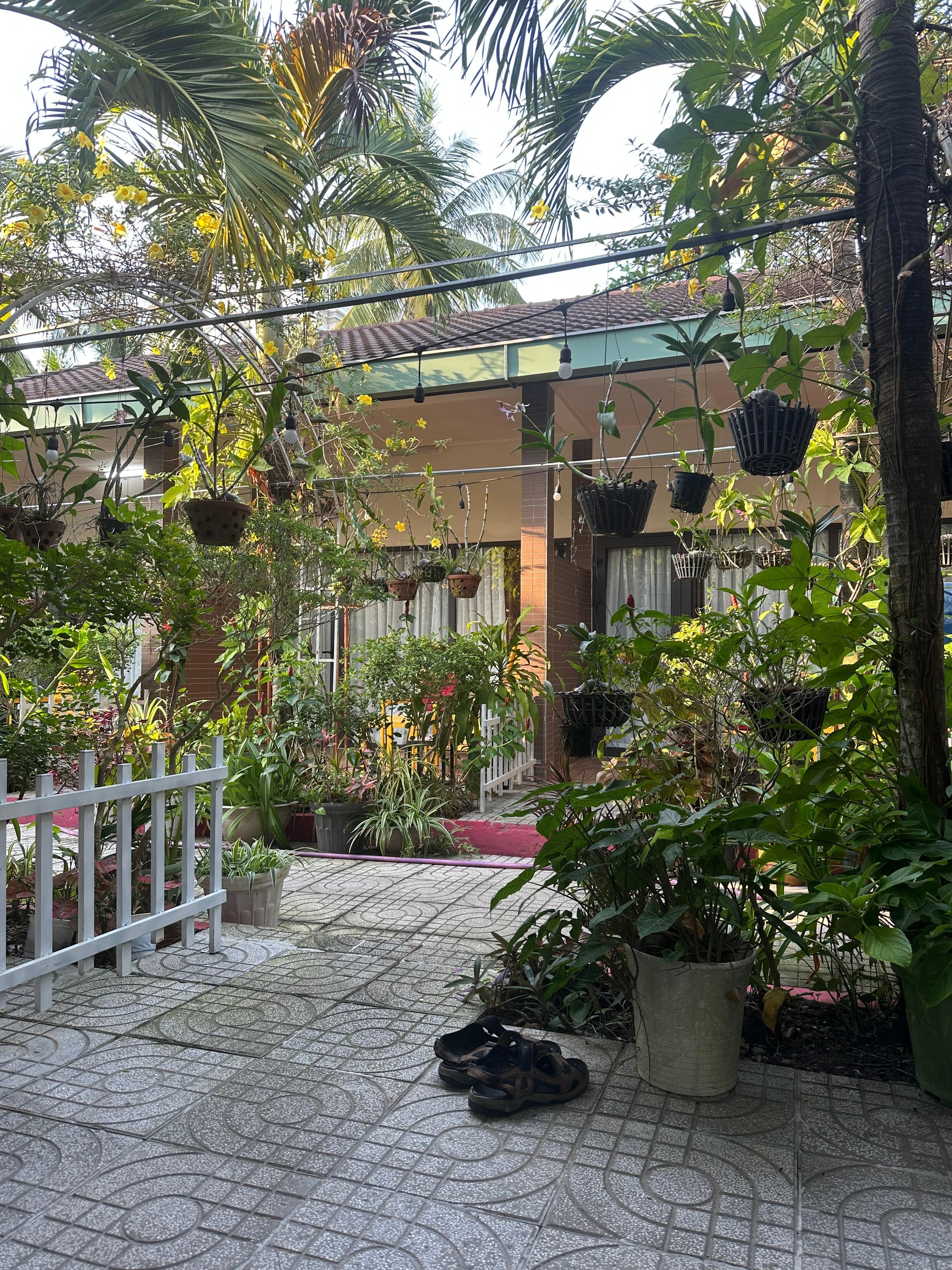 Stranden nedanför, en bit söderut.