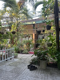 Stranden nedanför, en bit söderut.