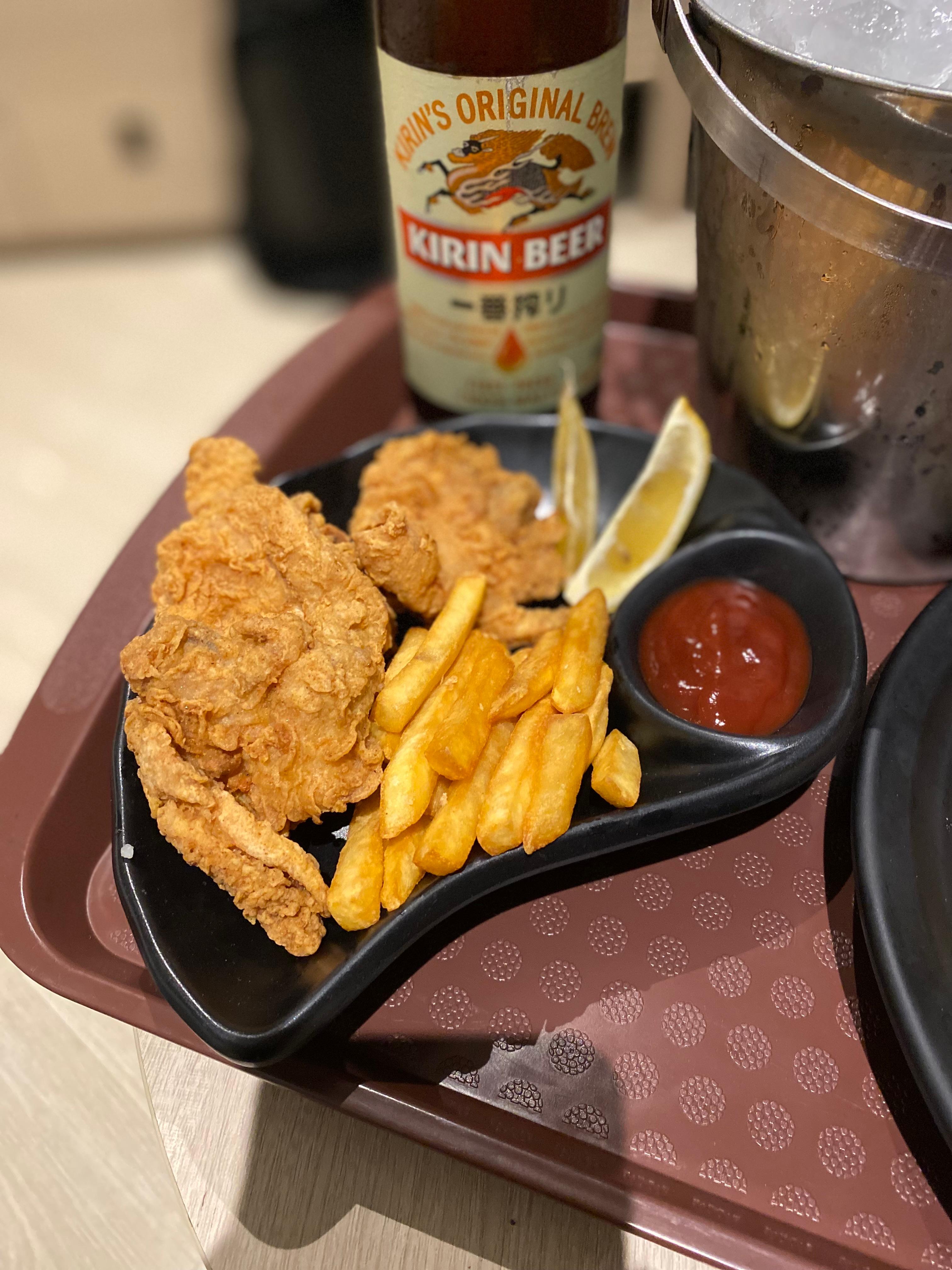ไก่ทอดกับเฟรนช์ฟรายส์