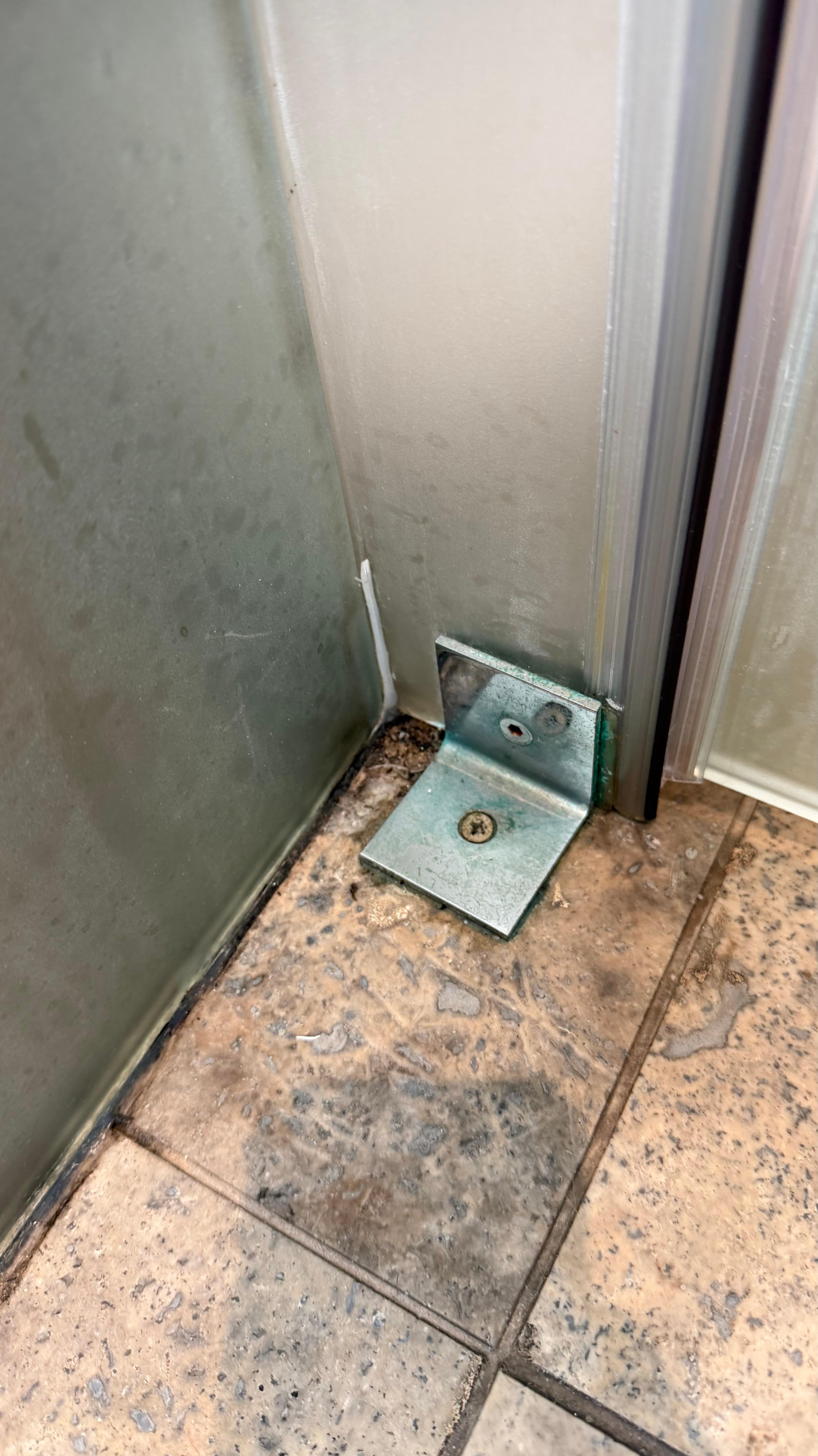 Schimmel und Schmutz im Bad