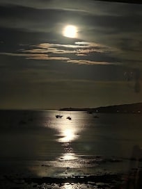 Full moon on the bay