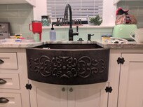 Sweet kitchen, very well appointed Gorgeous copper sink