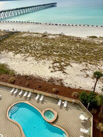 Pool, hot tub and Navarre Pier