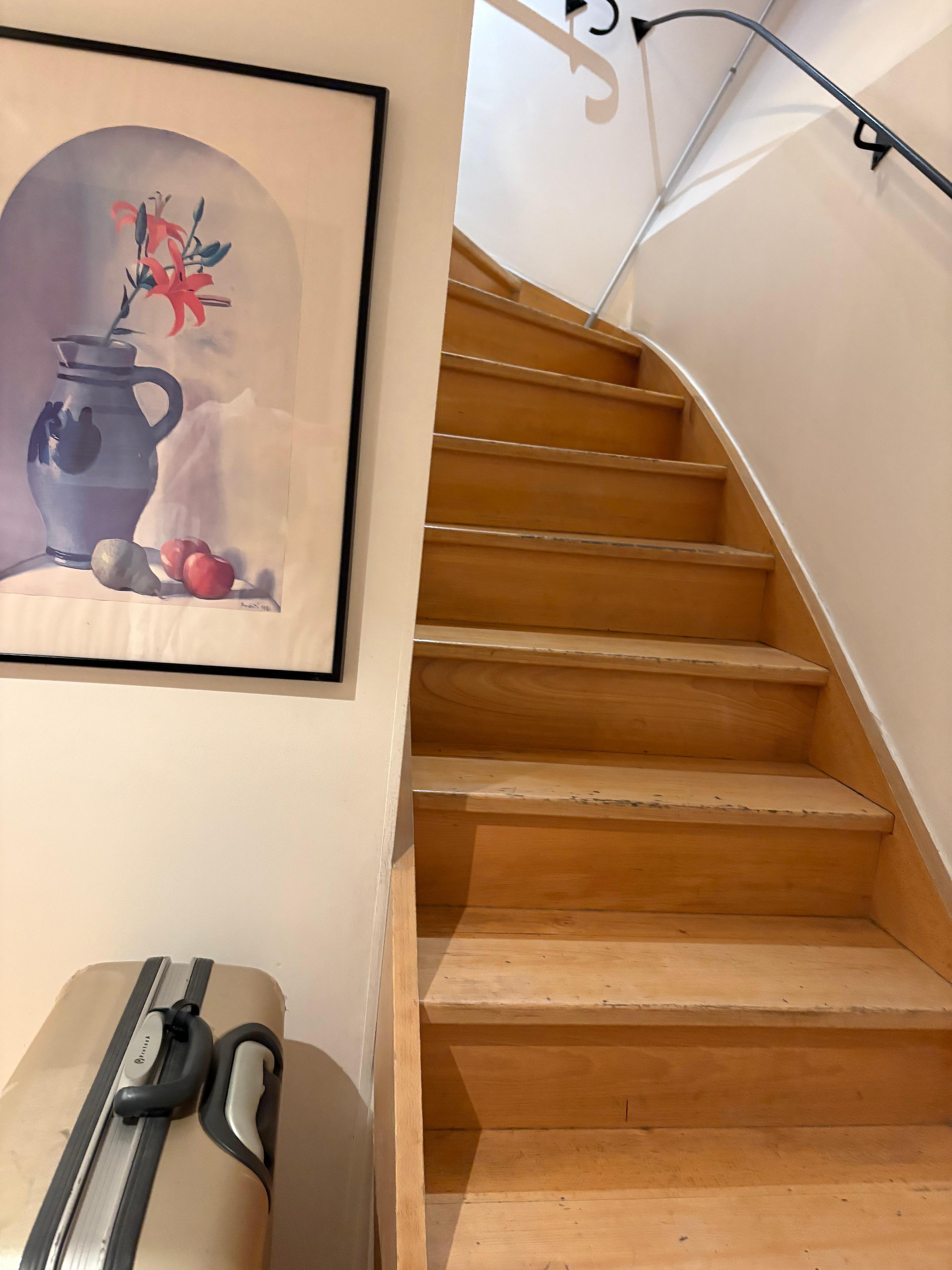 ドアを開けたら階段