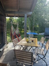 Terrasse zur Straßenseite