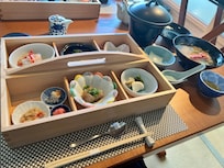 朝食。伊勢海老のお味噌のインパクトもさることながら全体のボリュームもしっかりで満足感が素晴らしい朝食でした!