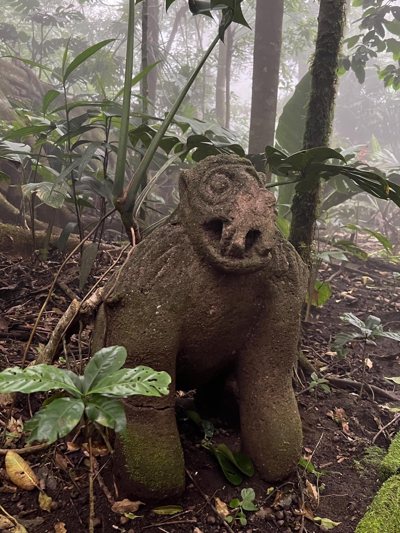 Monkey sculpture 
