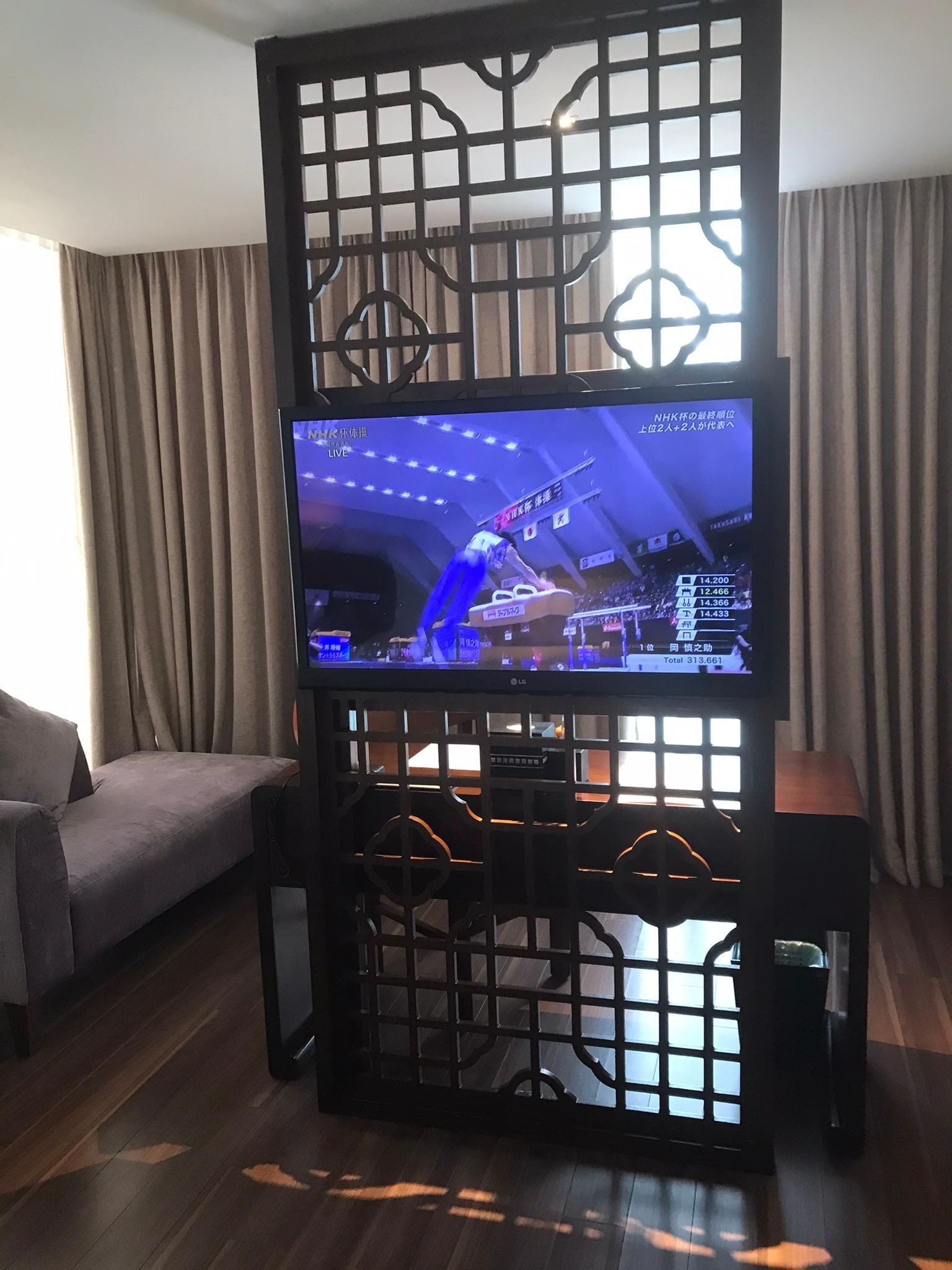 Tv man kunde titta från sängen. 