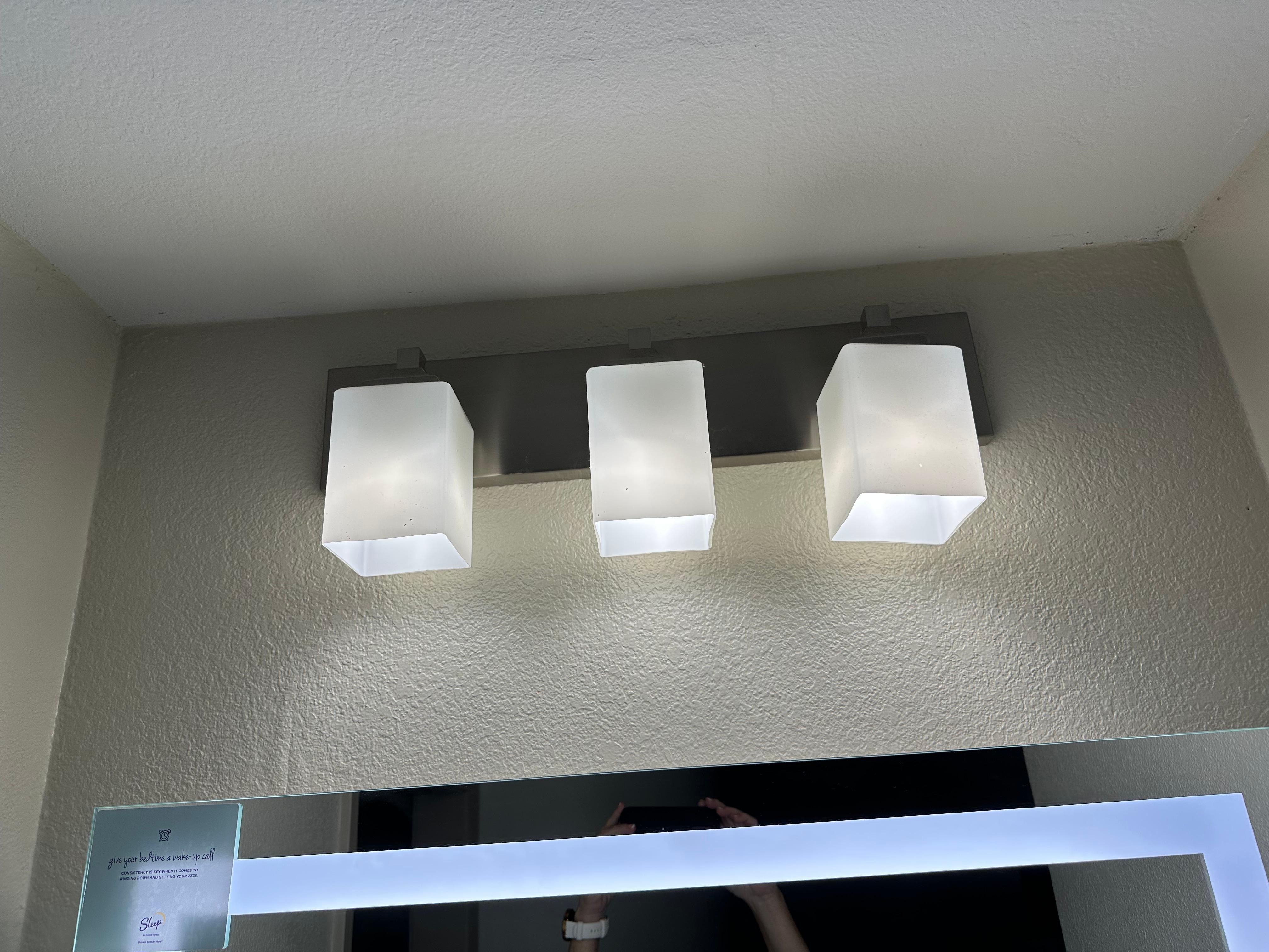 Bathroom light fixture.. poor
